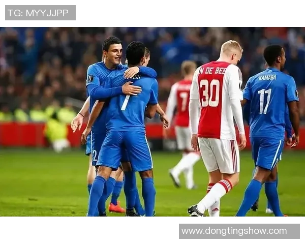 特罗姆与罗森的精彩对决揭示了足球战术的魅力与团队合作的重要性